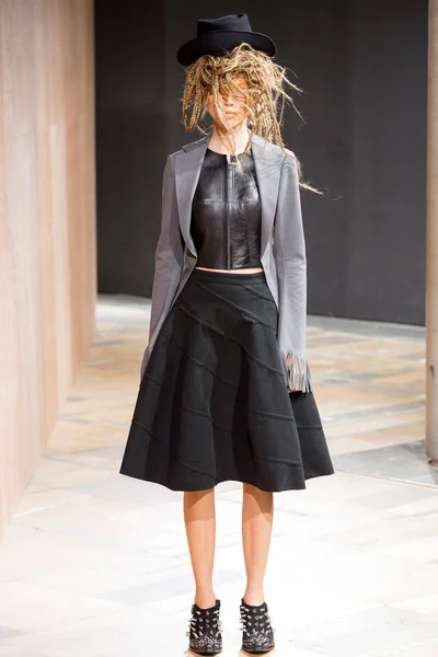 Look 18